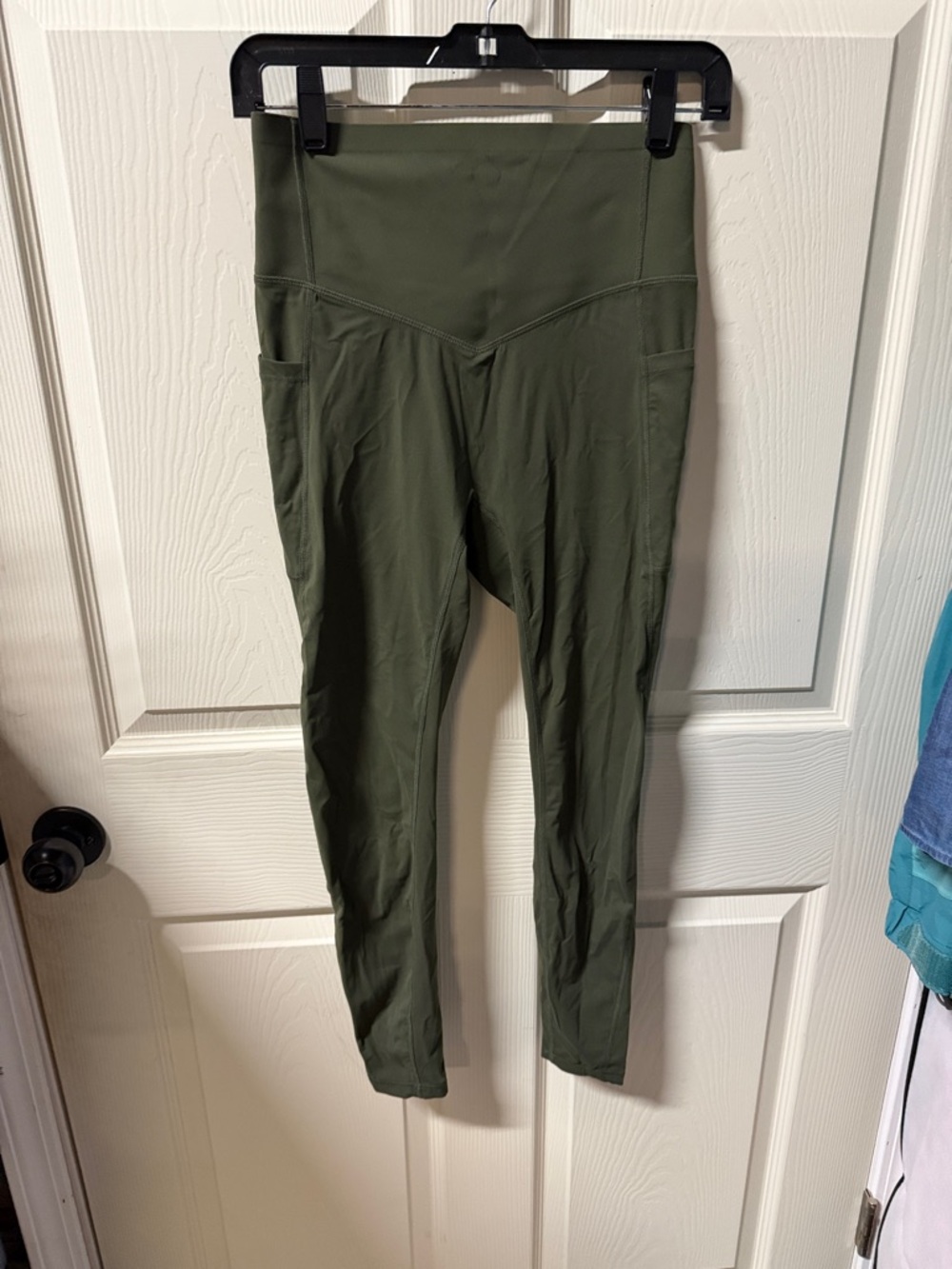 HALARA Olive Green High-Waist Leggings with Side Pockets